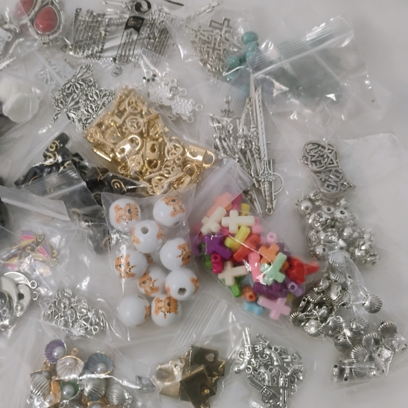 Charms Pendants Beads Closeout Bulk Jewelry Making Crafts - Over 1lb Box A - Picture 2 of 6